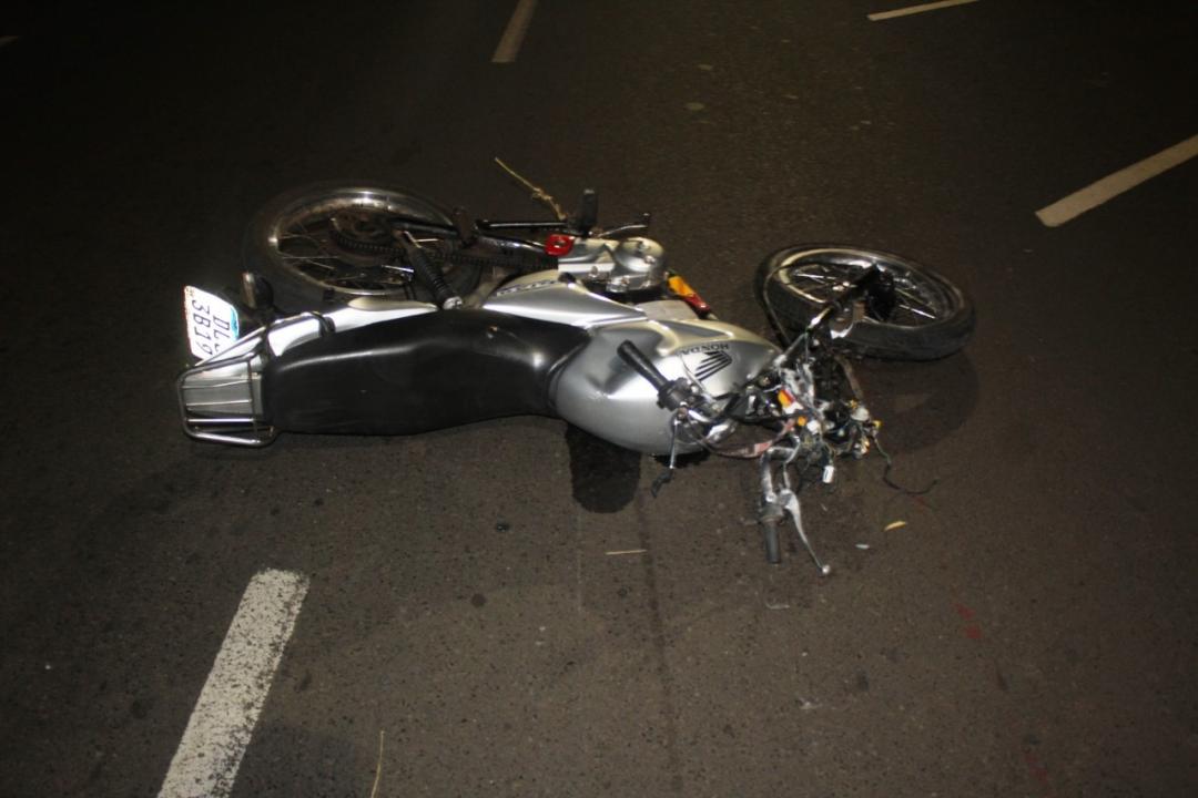 Foto 7 de 11 — Dois jovens morrem após moto bater violentamente em poste